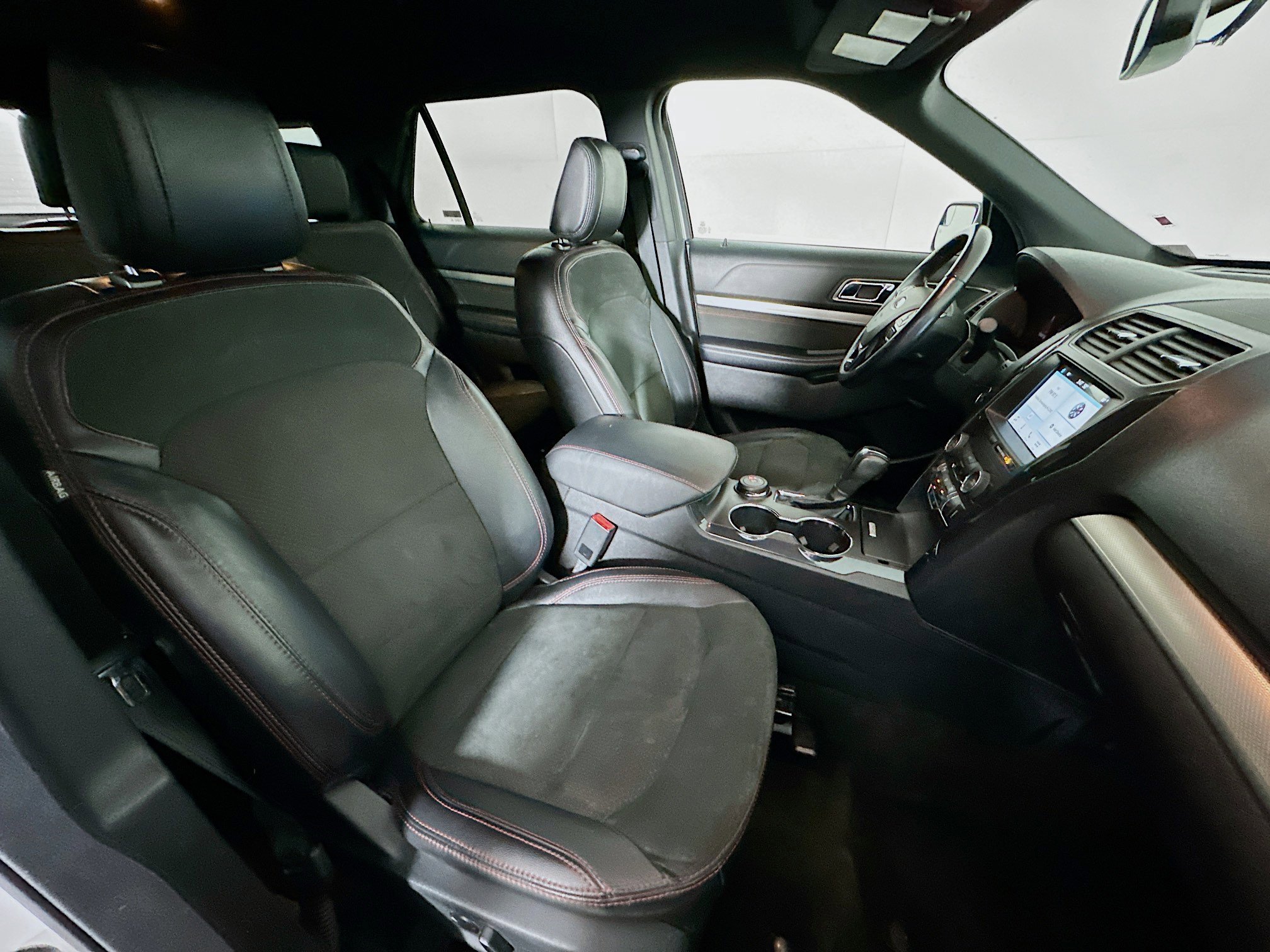 Used 2018 Ford Explorer XLT w/ Equipment Group 202A image 30