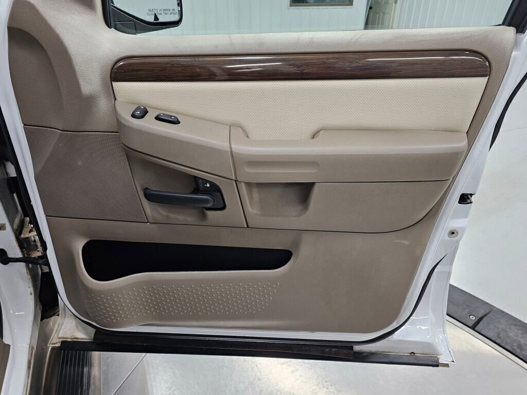 Used 2002 Ford Explorer Eddie Bauer image 35