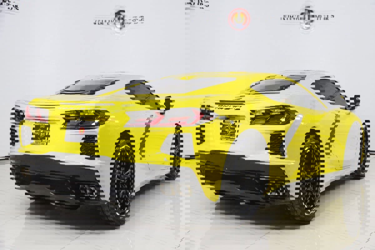 Used 2025 Chevrolet Corvette Stingray Premium Cpe w/ Stealth Interior Trim Package image 3