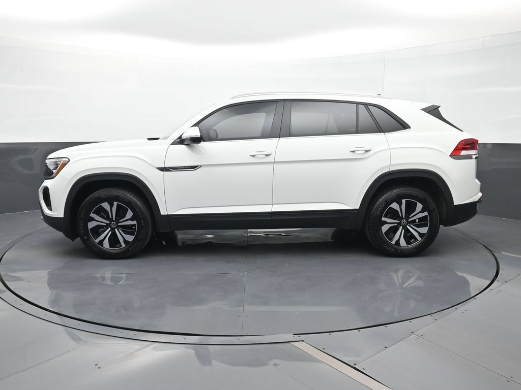 Used 2024 Volkswagen Atlas Cross Sport SE FWD image 2