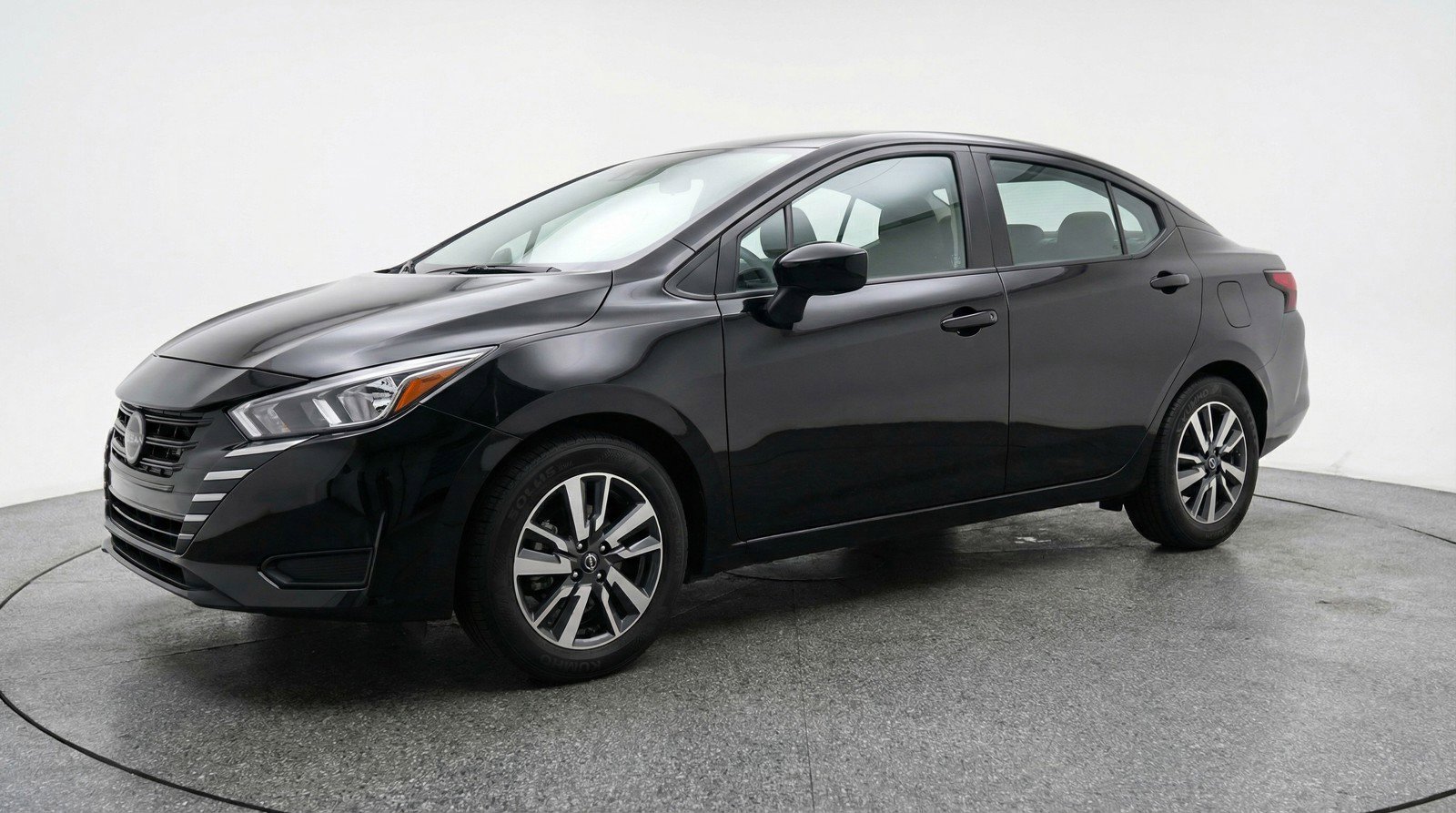 Used 2025 Nissan Versa SV image 3