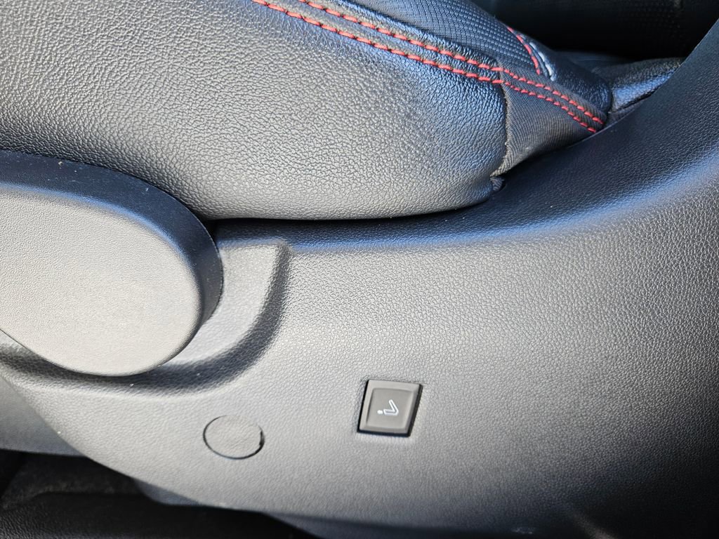 Used 2024 Chevrolet Traverse RS image 27