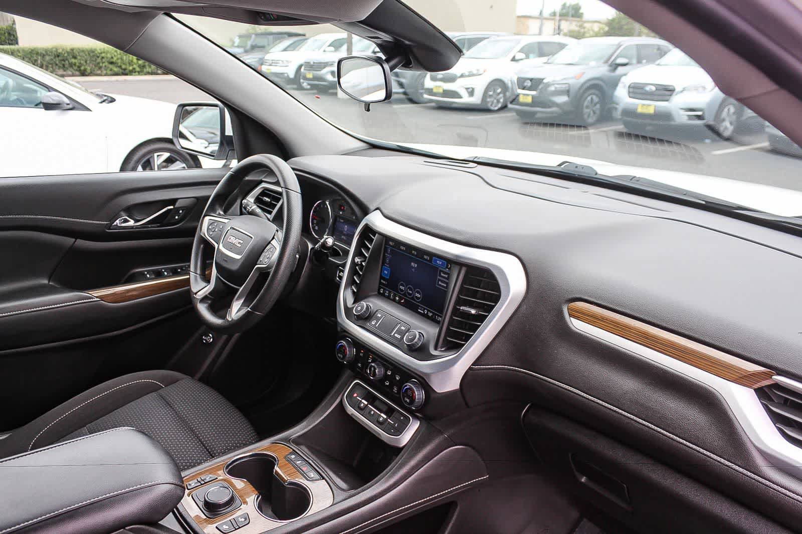 Used 2023 GMC Acadia SLE w/ Driver Convenience Package FWD image 22