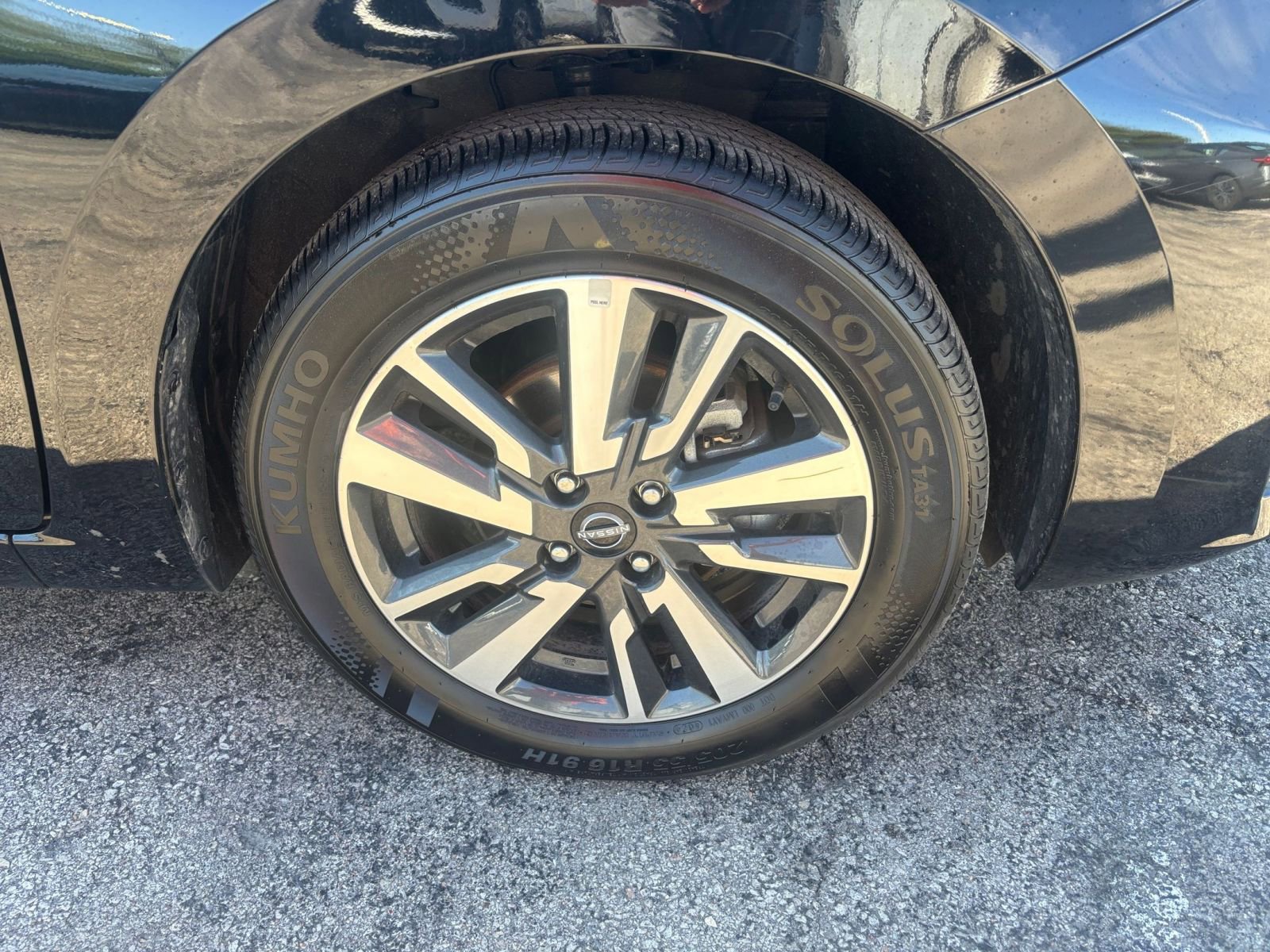 Used 2025 Nissan Versa SV image 28