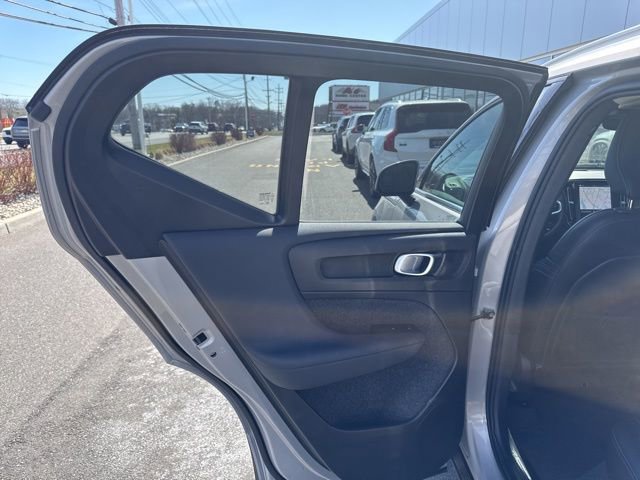 Certified 2025 Volvo XC40 B5 Plus image 15