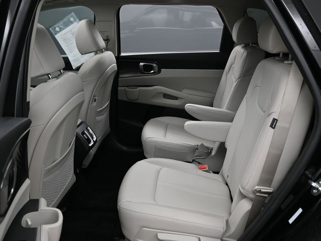 Used 2025 Kia Sorento EX w/ EX Panoramic Sunroof Package image 33