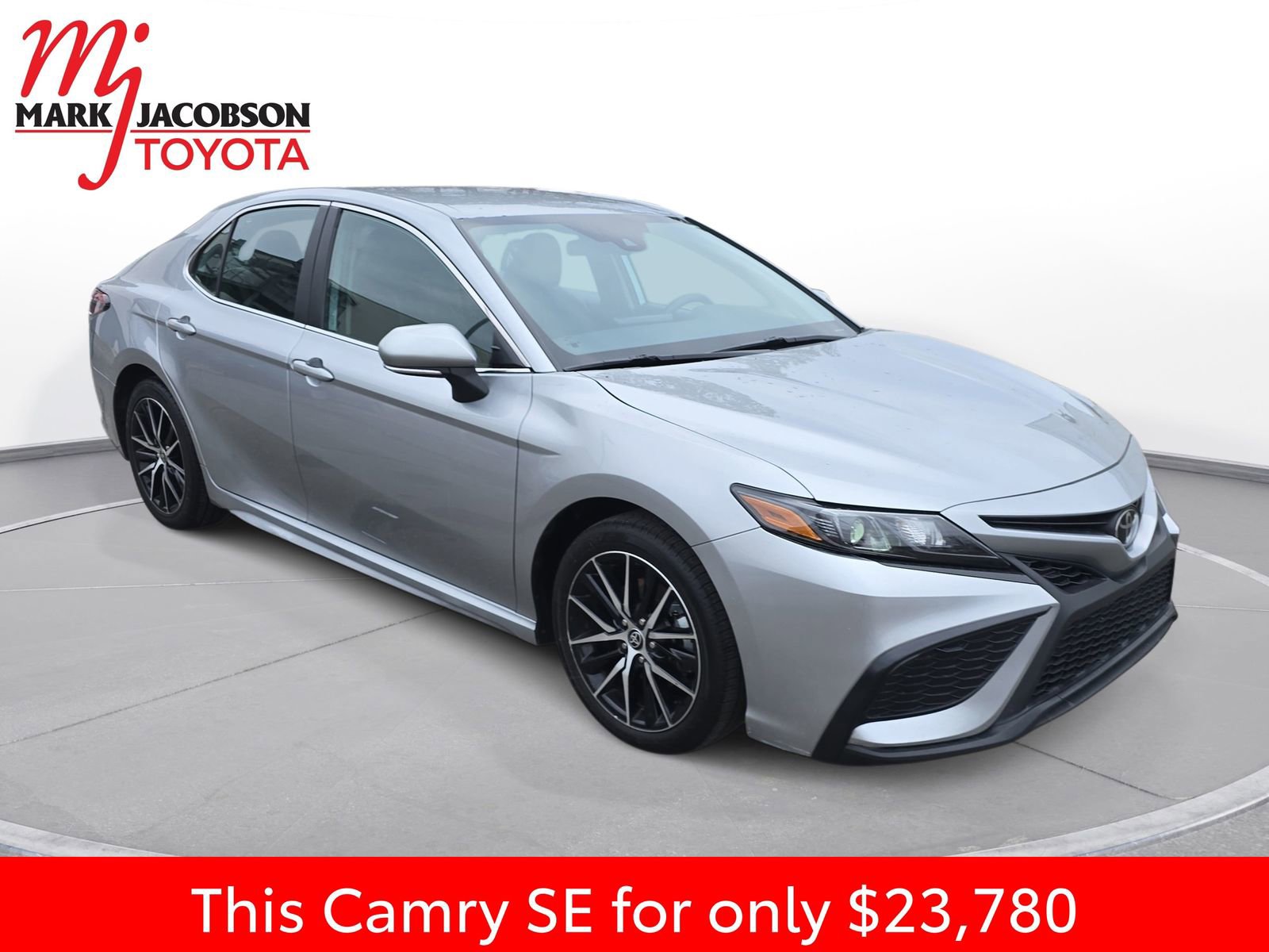 Used 2024 Toyota Camry SE image 5