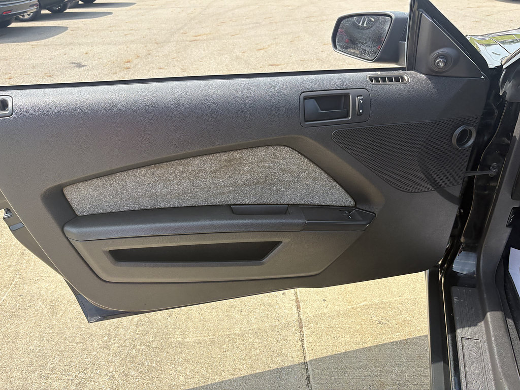 Used 2010 Ford Mustang Coupe RWD image 15