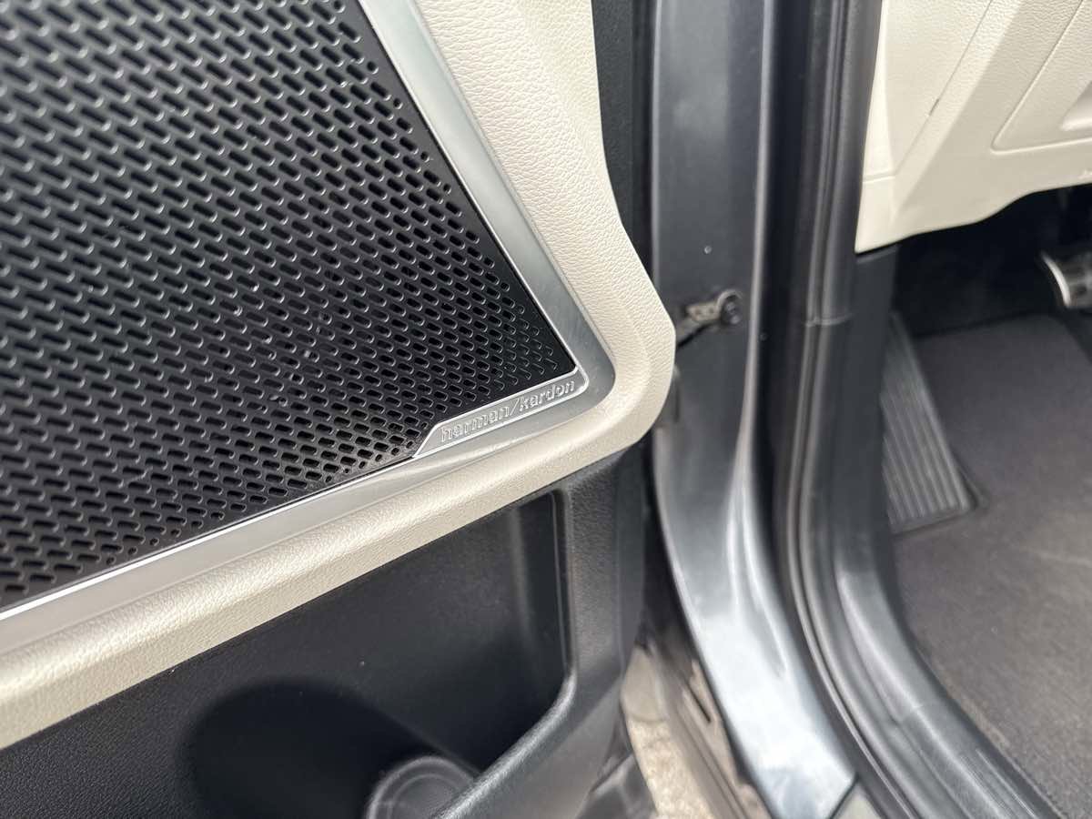 Used 2020 Kia Telluride SX w/ SX Prestige Package image 14