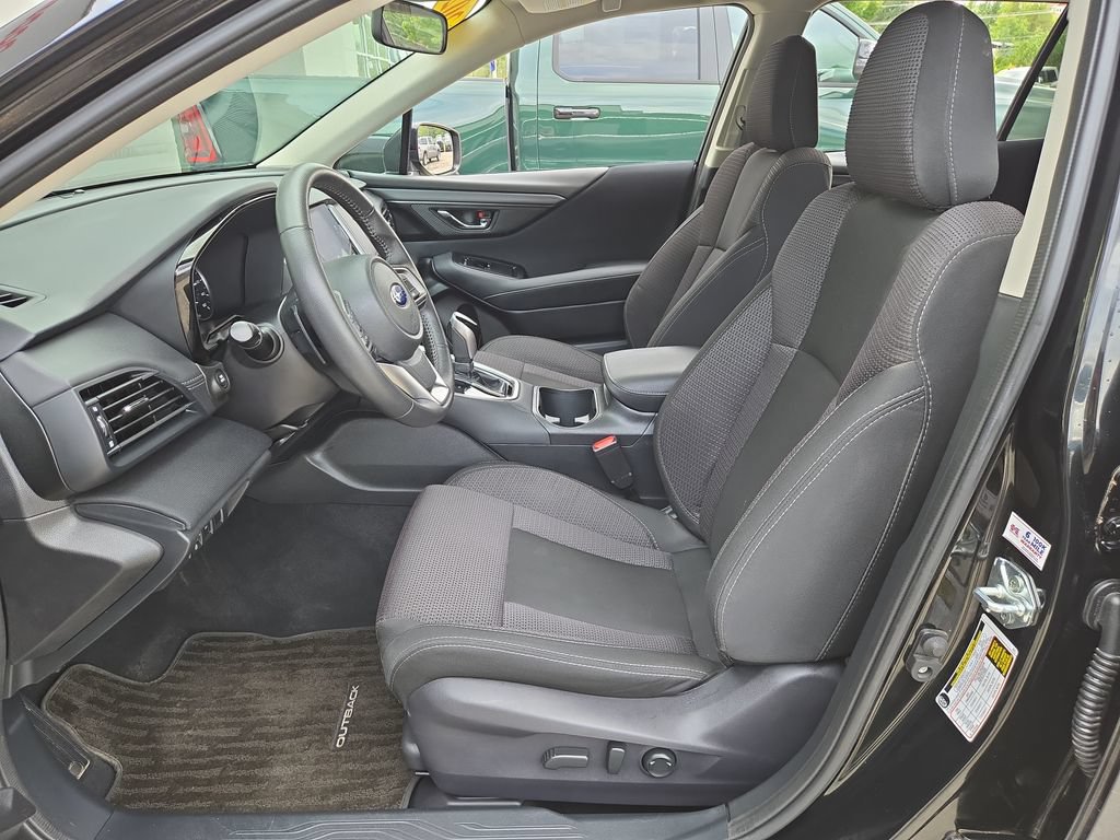 Used 2025 Subaru Outback Premium AWD/4WD image 14