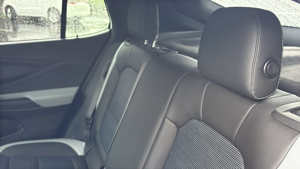 Used 2025 Buick Envista Preferred FWD image 27