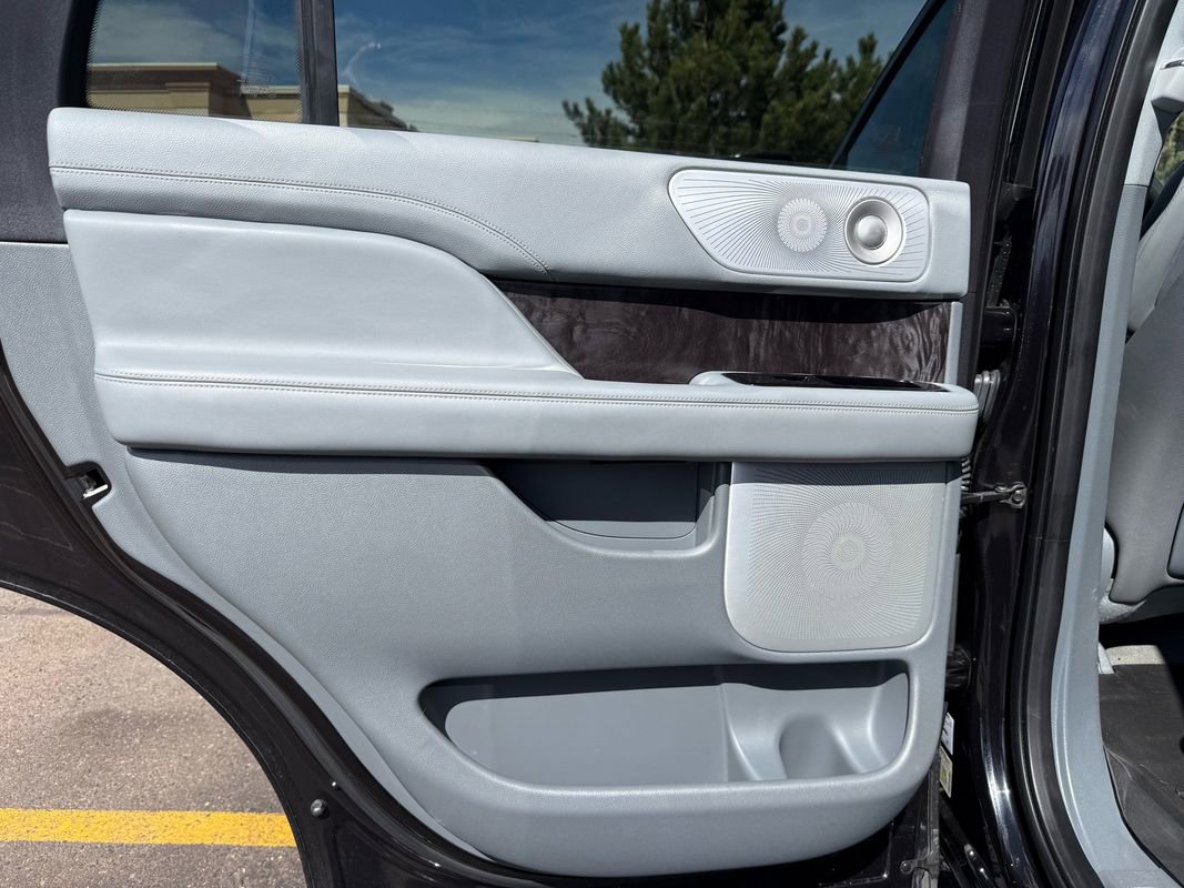 Used 2019 Lincoln Navigator Reserve image 15