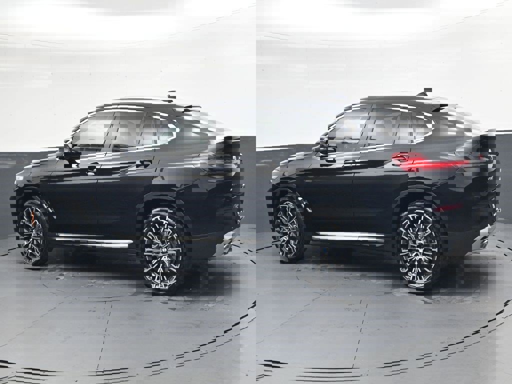 Used 2025 BMW X4 xDrive30i w/ Premium Package image 6