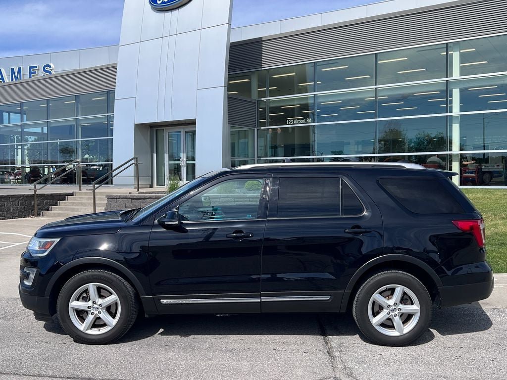 Used 2016 Ford Explorer XLT w/ Equipment Group 202A AWD/4WD image 3