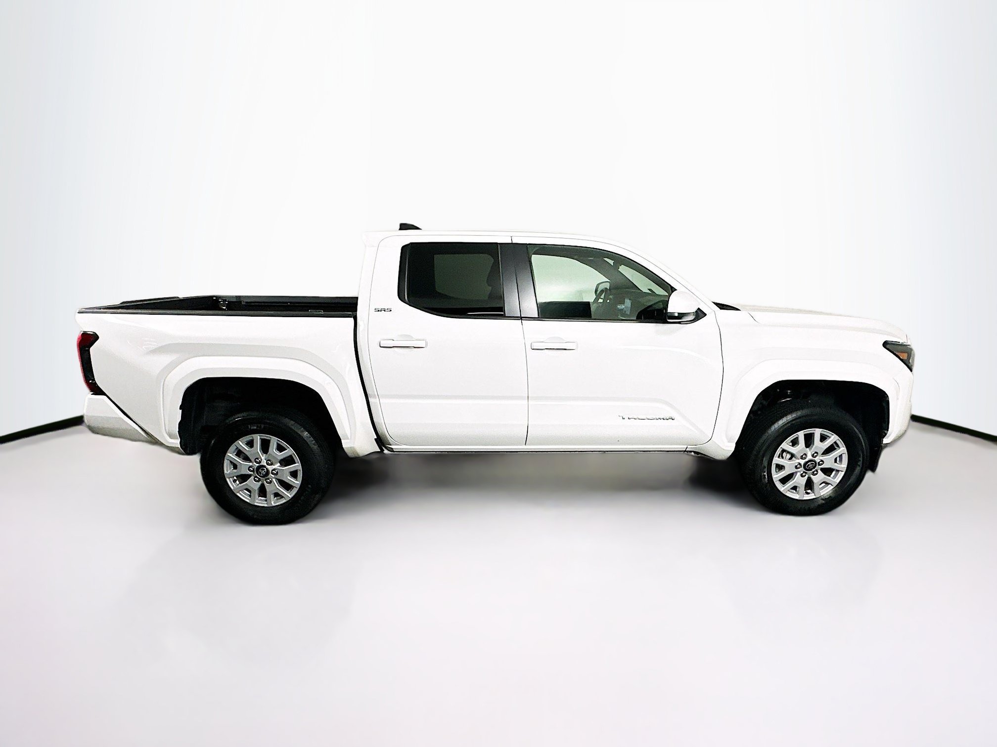 Used 2025 Toyota Tacoma SR5 AWD/4WD image 10