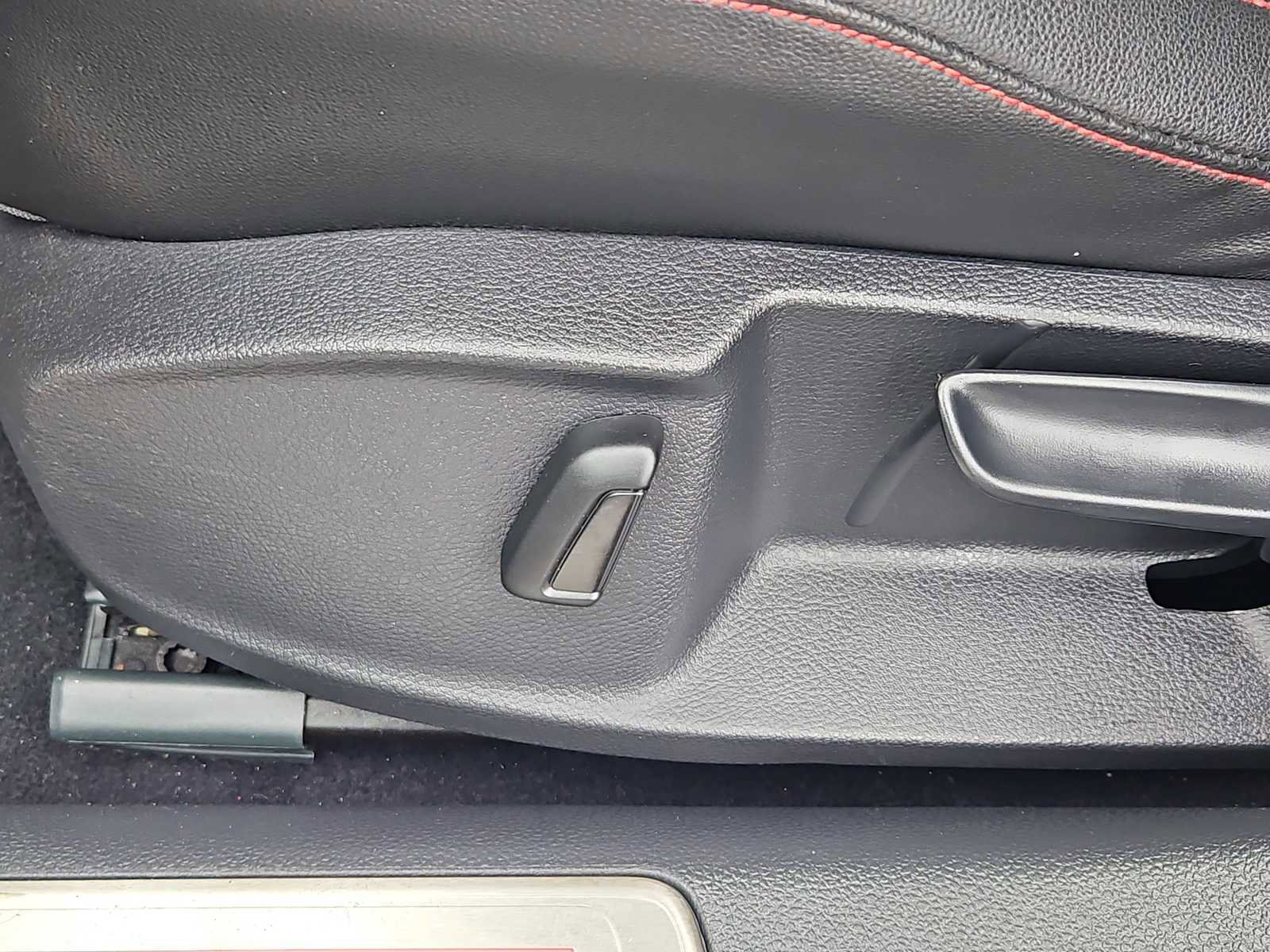 Used 2018 Volkswagen GTI SE w/ SE Leather Package image 12