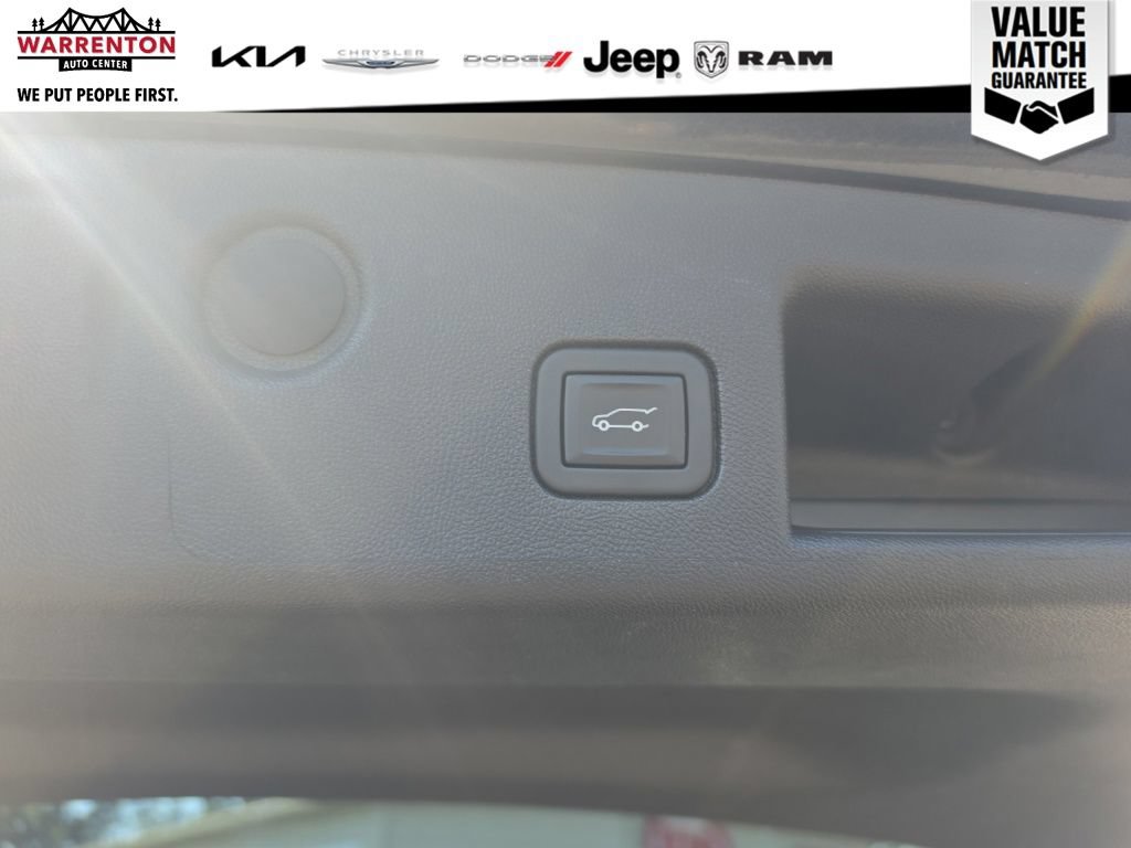 Used 2023 Chevrolet Equinox LT AWD/4WD image 12