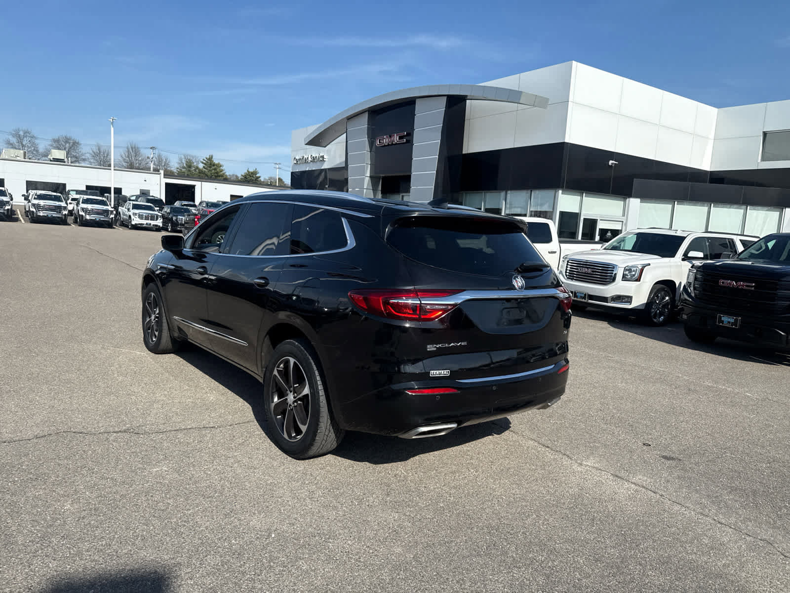 Used 2021 Buick Enclave Essence w/ Sport Touring Edition image 3