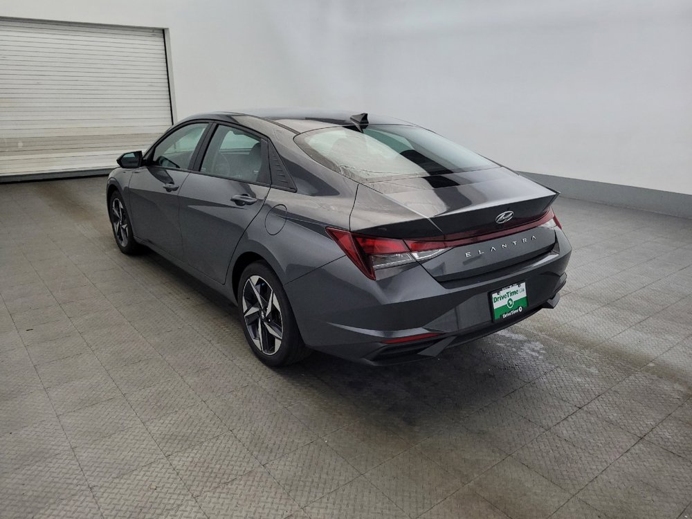 Used 2023 Hyundai Elantra SEL w/ Convenience Package FWD image 5