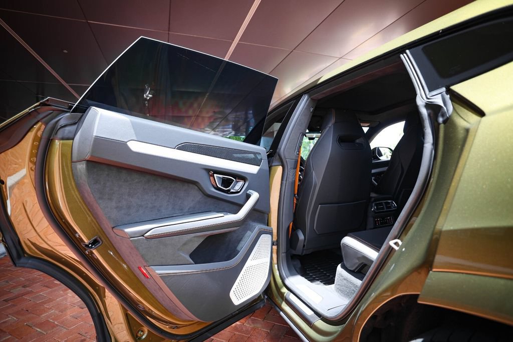 Used 2026 Lamborghini Urus SE AWD/4WD image 50