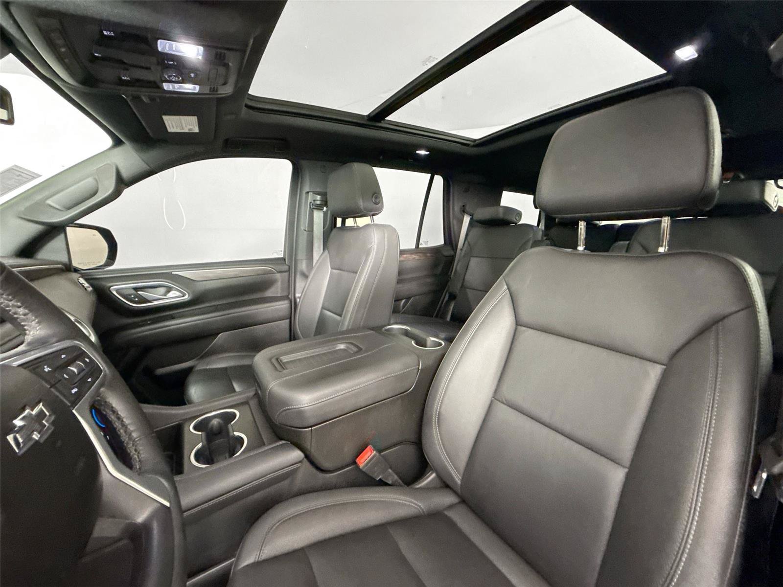 Used 2024 Chevrolet Tahoe Z71 w/ Luxury Package AWD/4WD image 3