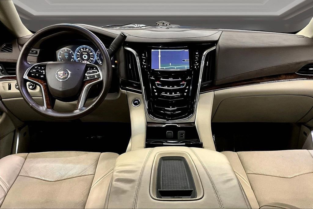 Used 2015 Cadillac Escalade Luxury image 7