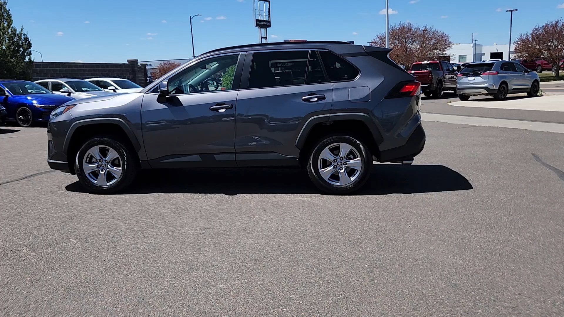 Used 2024 Toyota RAV4 XLE AWD/4WD image 2