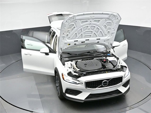 Used 2024 Volvo V60 B5 Cross Country Plus image 50