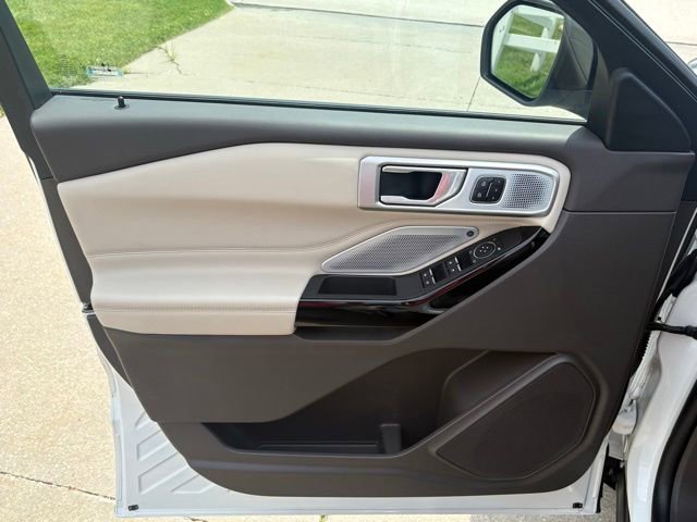 Used 2023 Ford Explorer Platinum w/ Technology Package AWD/4WD image 9