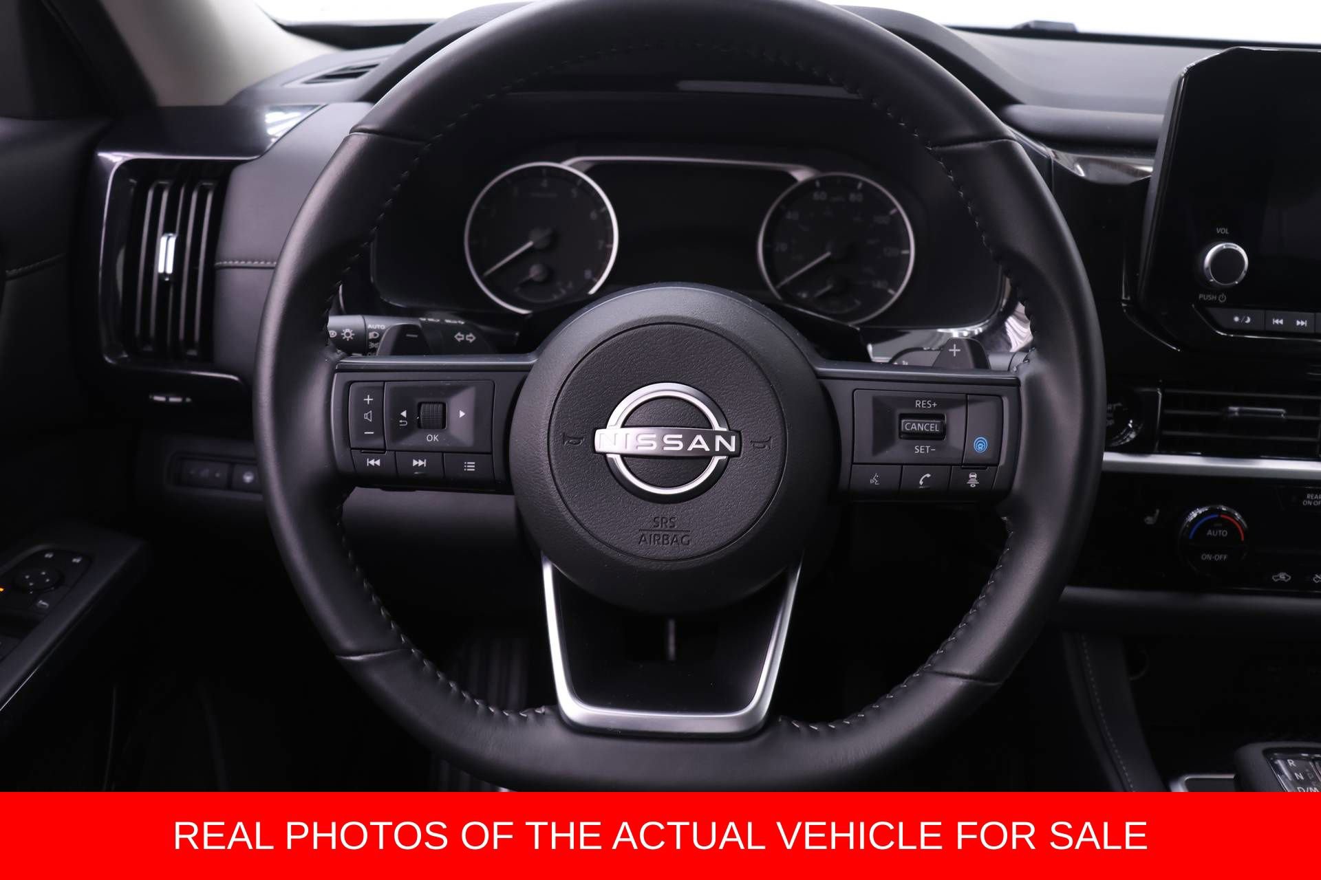 Used 2025 Nissan Pathfinder SV FWD image 14