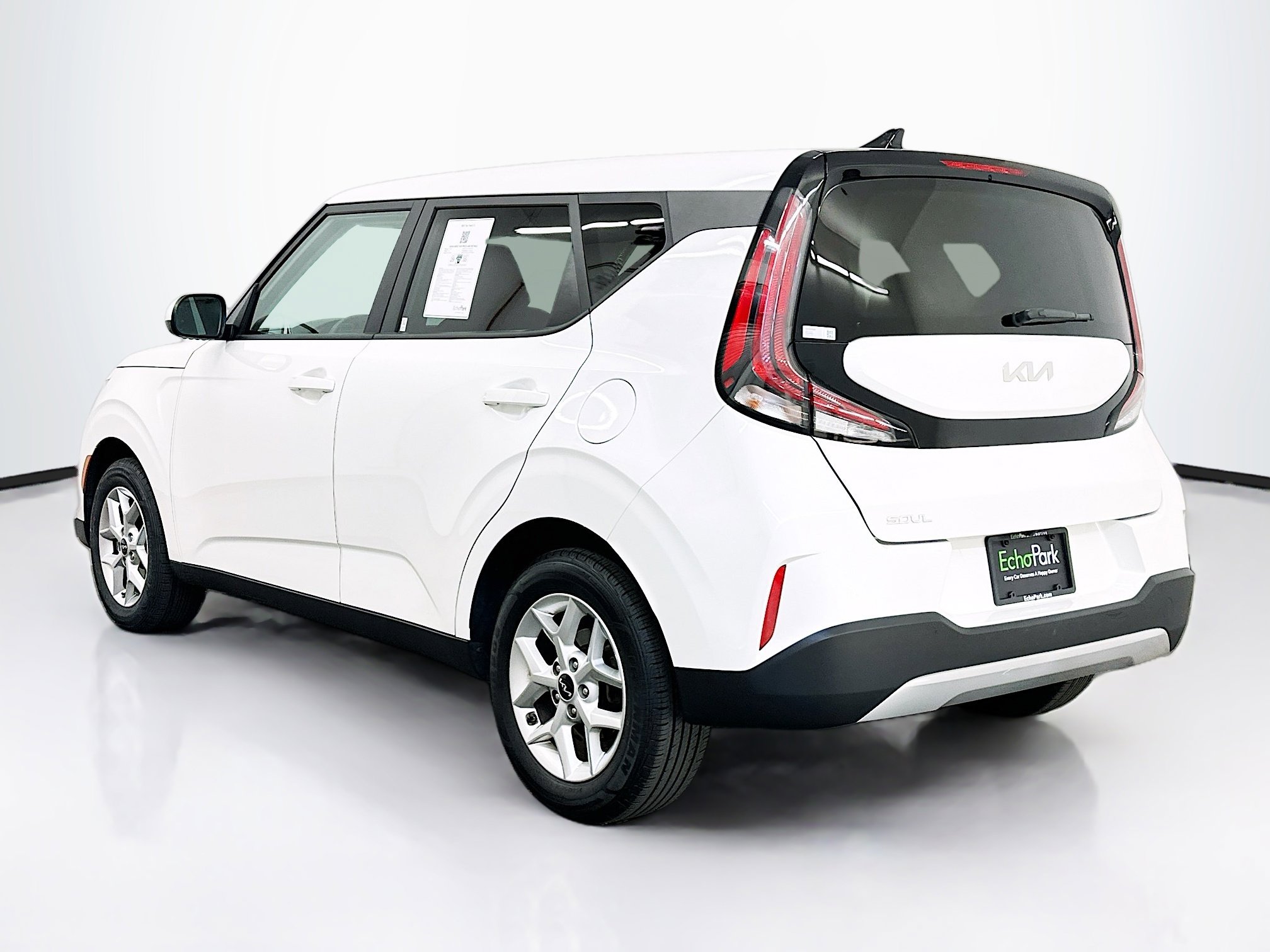 Used 2025 Kia Soul LX w/ LX Technology Package FWD image 5