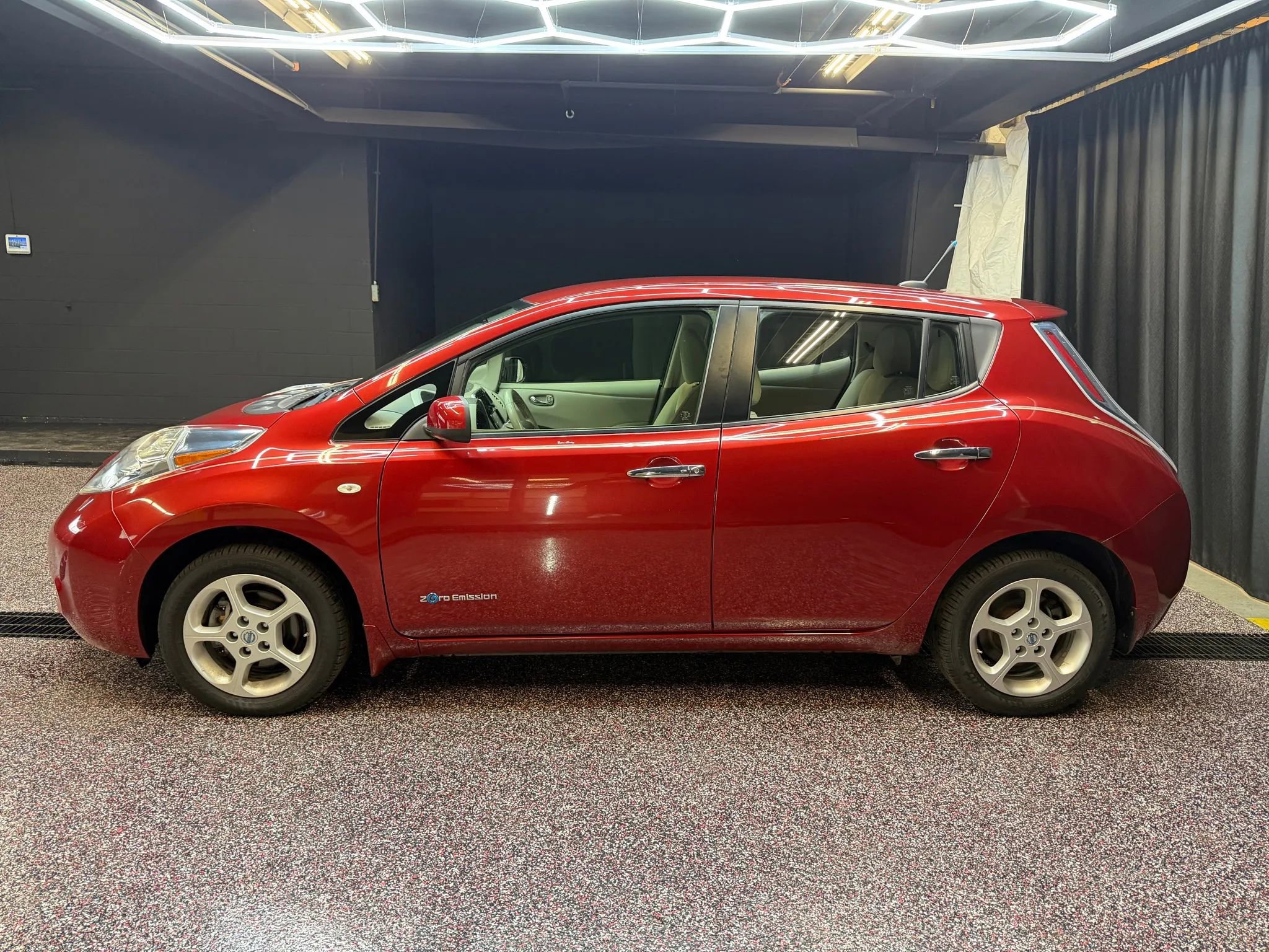 Used 2012 Nissan Leaf SL image 2