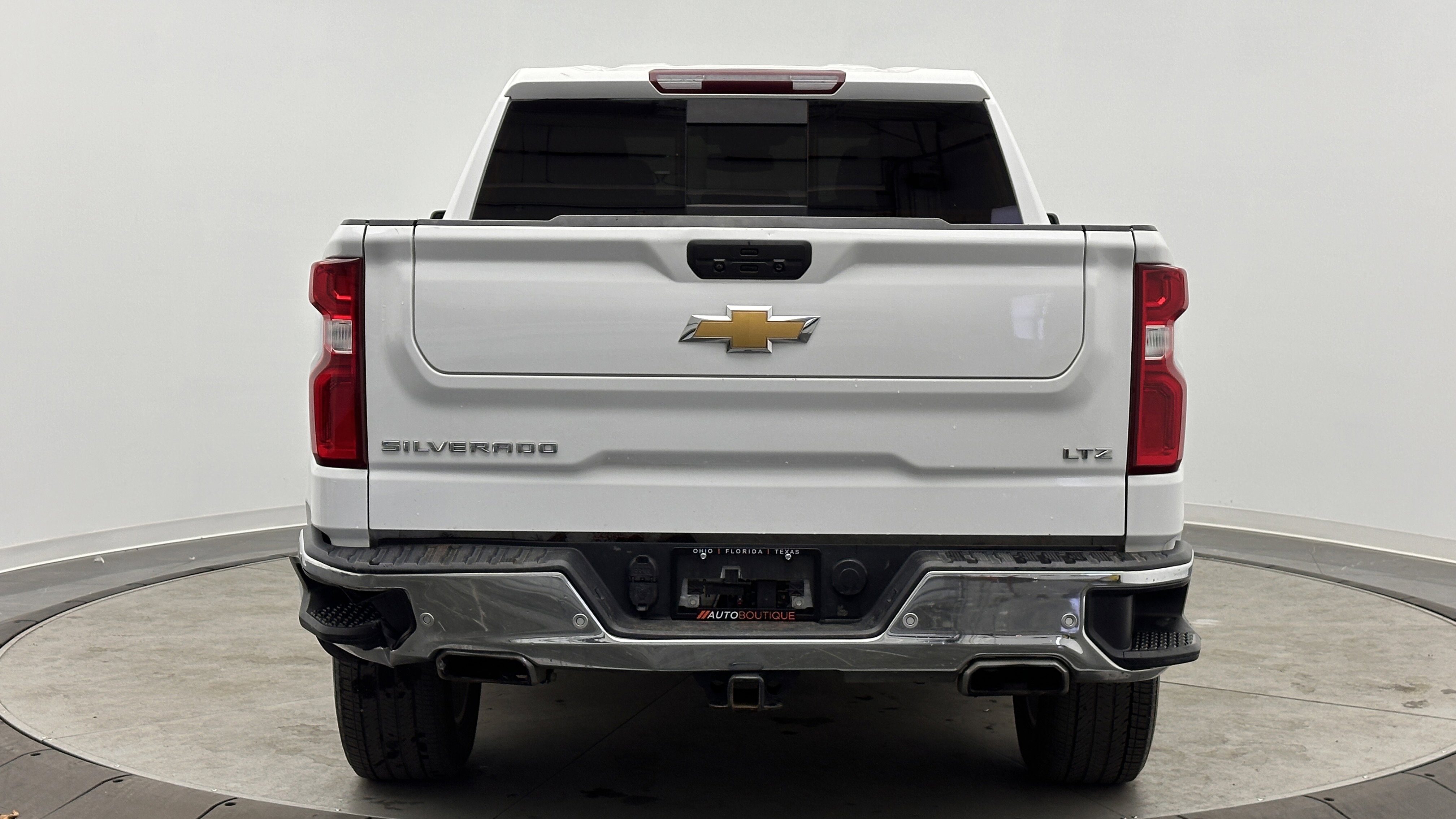 Used 2022 Chevrolet Silverado 1500 LTZ w/ LTZ Premium Package AWD/4WD image 6
