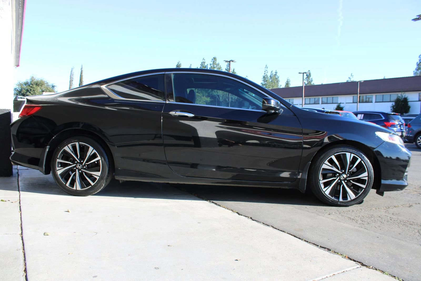 Used 2017 Honda Accord EX-L image 8