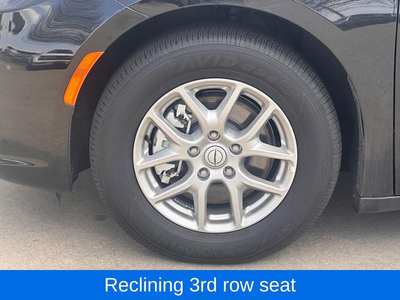 Used 2026 Chrysler Pacifica Select image 7