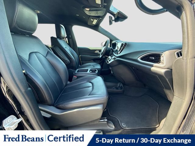 Used 2025 Chrysler Pacifica Select FWD image 30