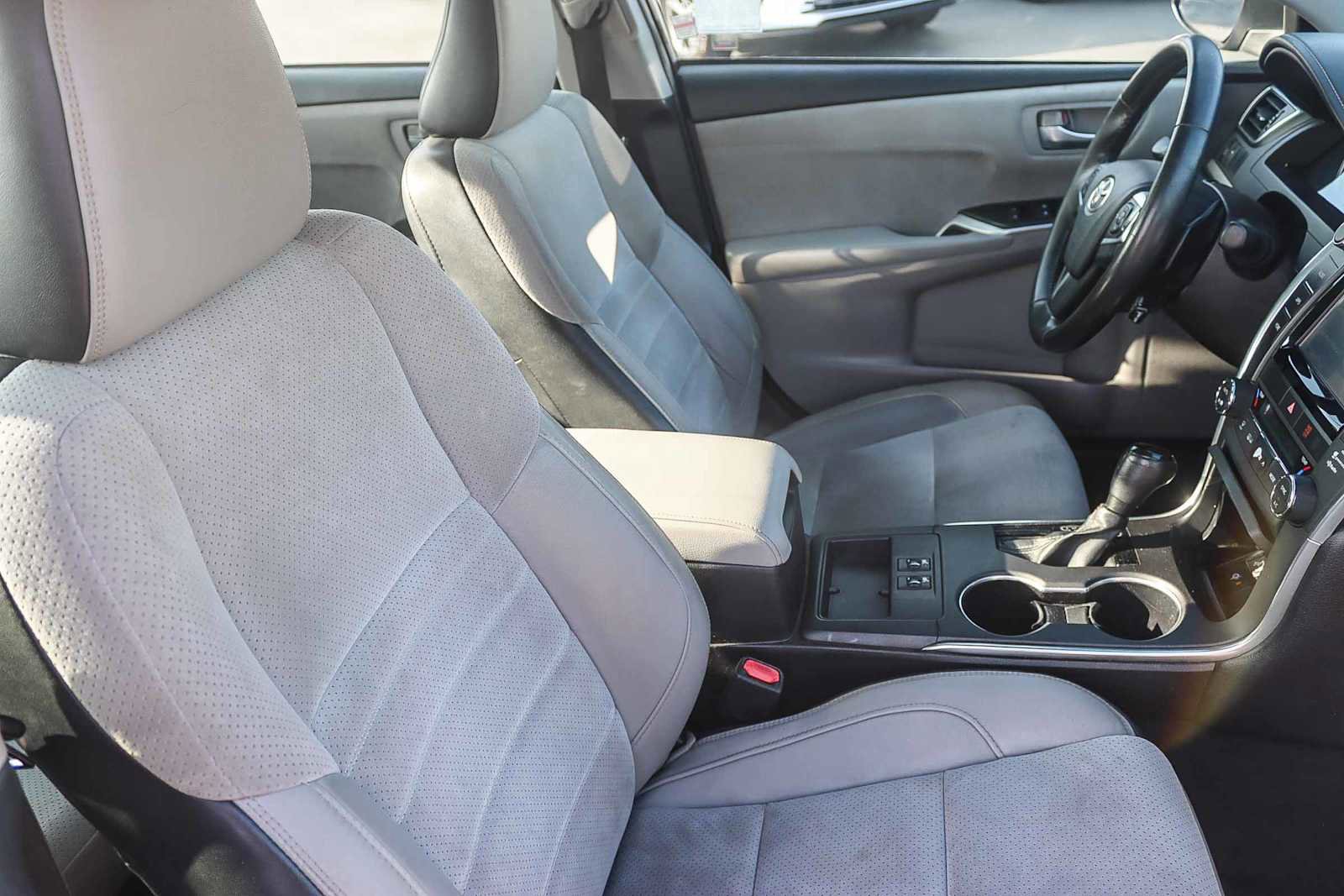 Used 2015 Toyota Camry XSE image 16