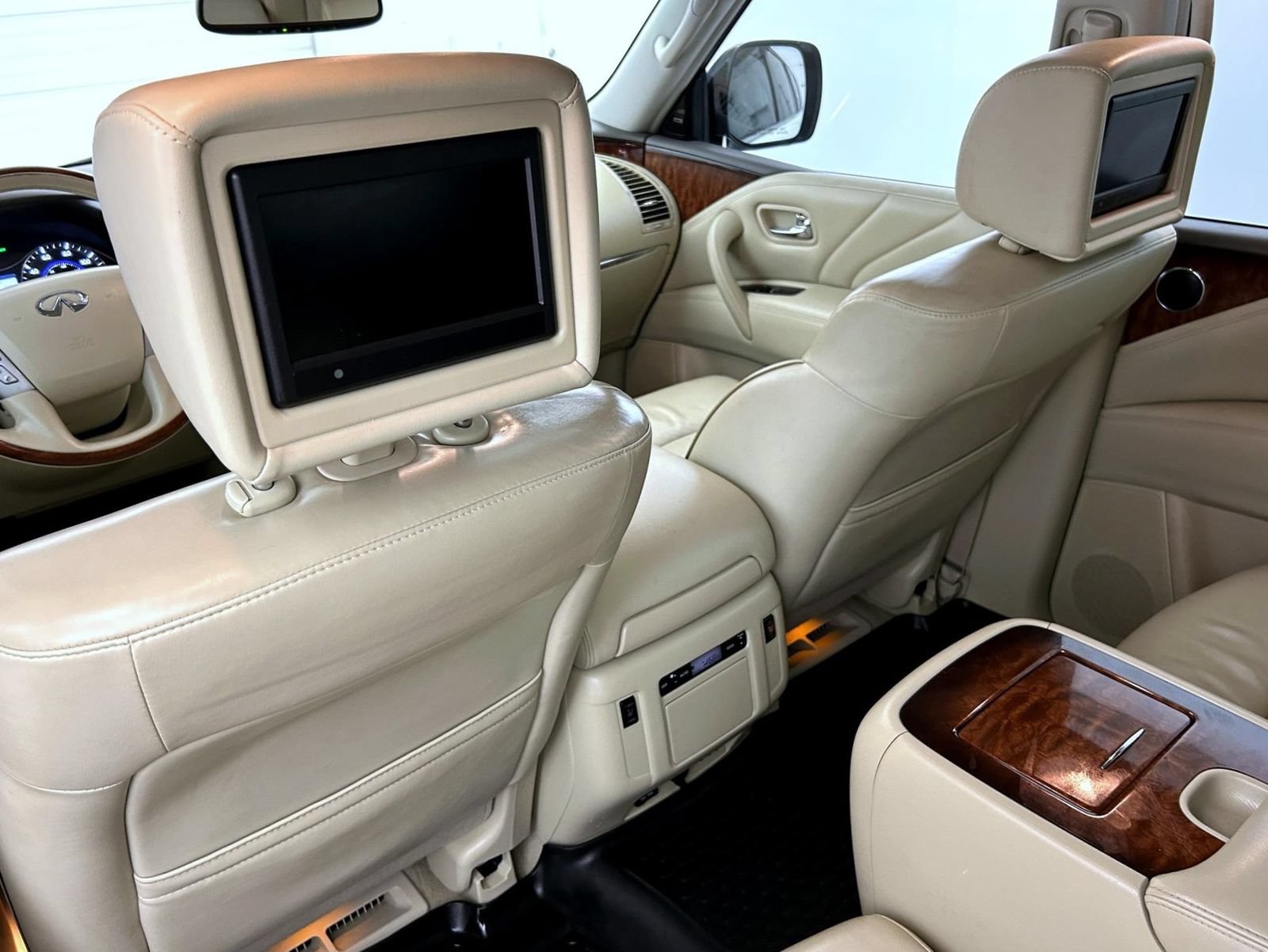 Used 2016 INFINITI QX80 4WD w/ Deluxe Technology Package image 23