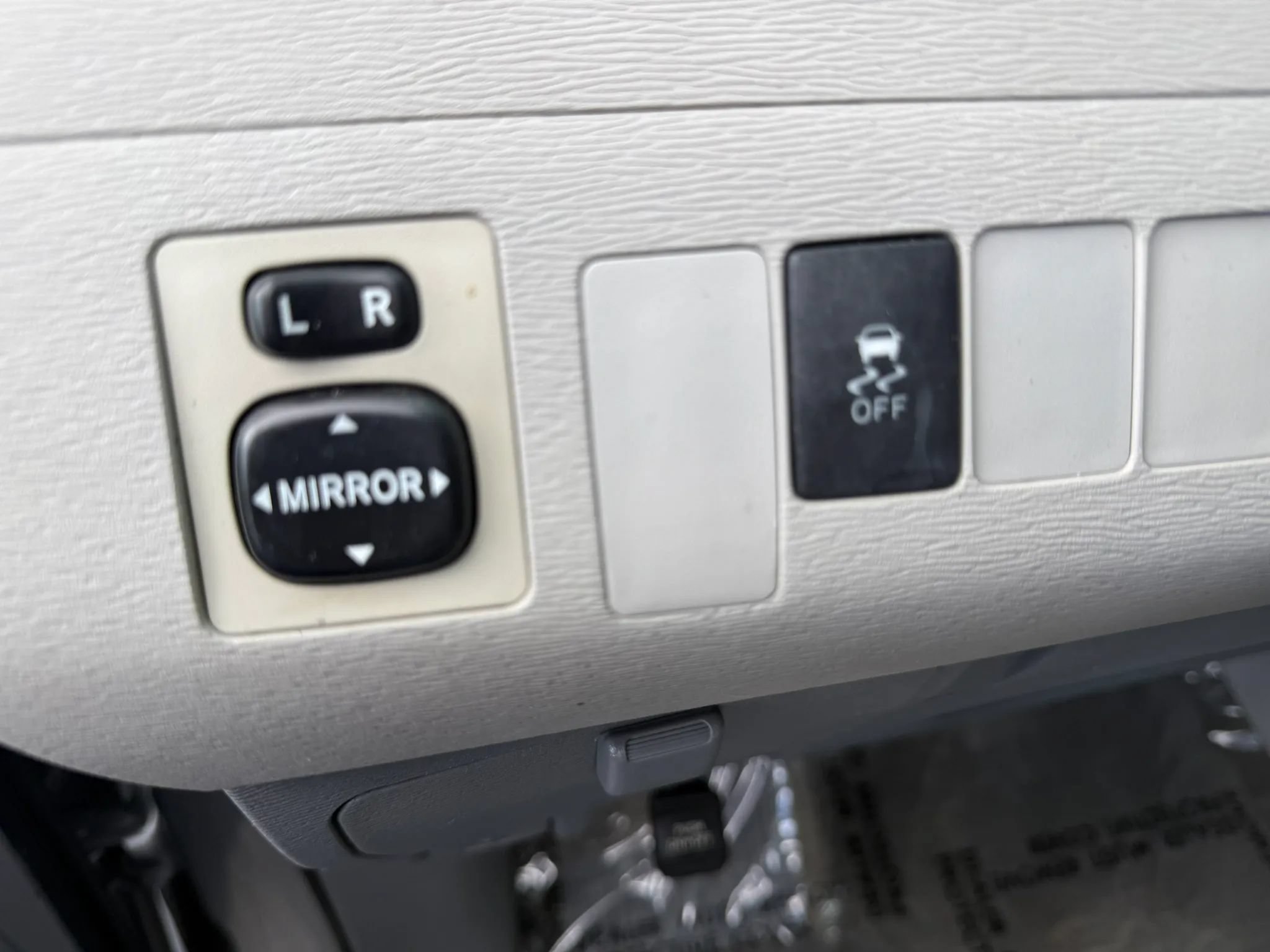 Used 2012 Toyota Sienna LE FWD image 25