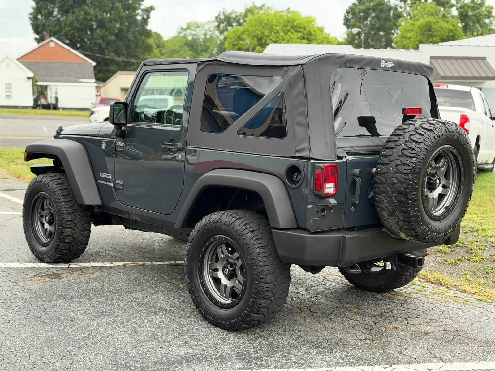 Used 2018 Jeep Wrangler Sport AWD/4WD image 7