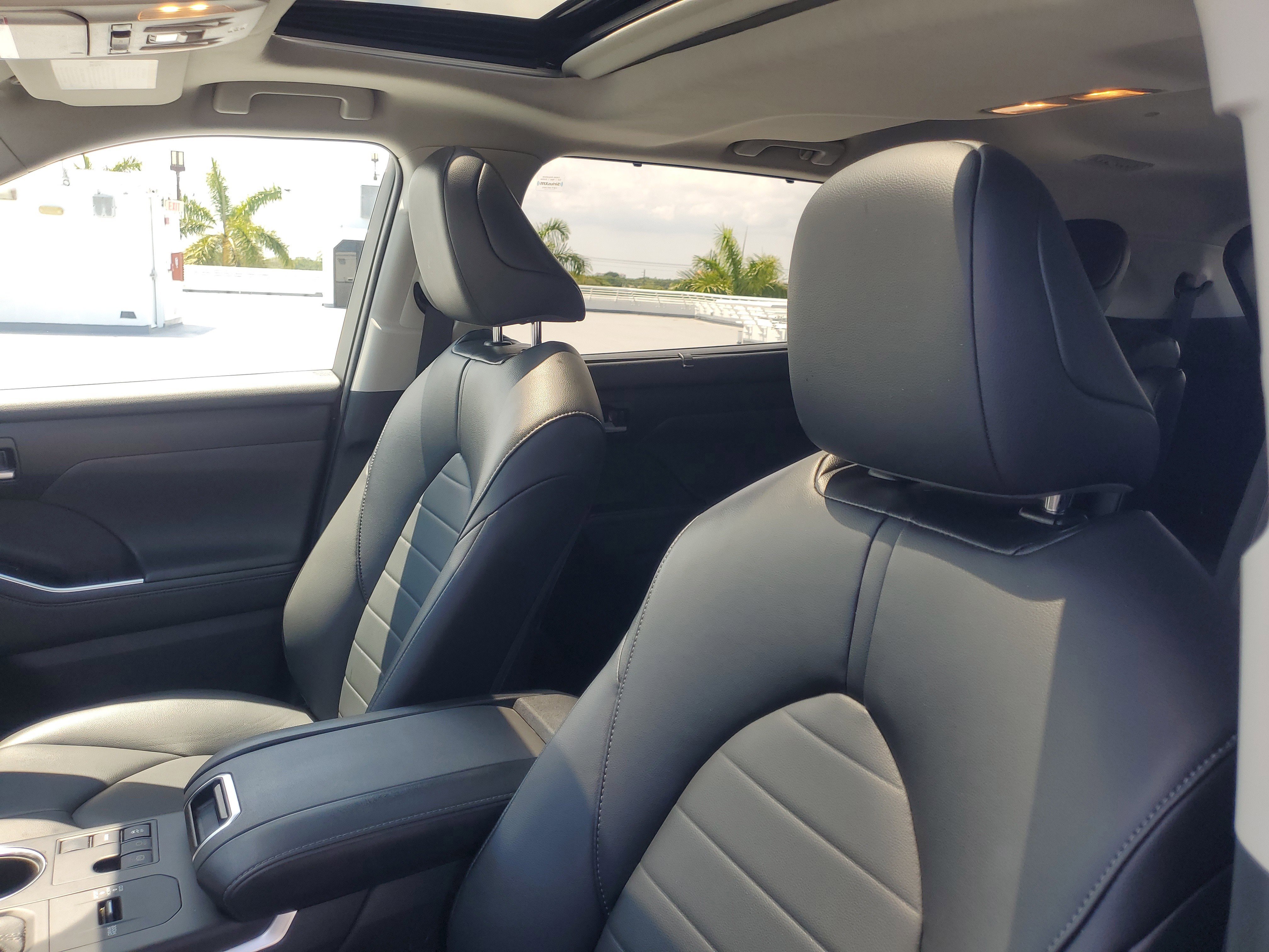 Used 2023 Toyota Highlander XLE FWD image 17