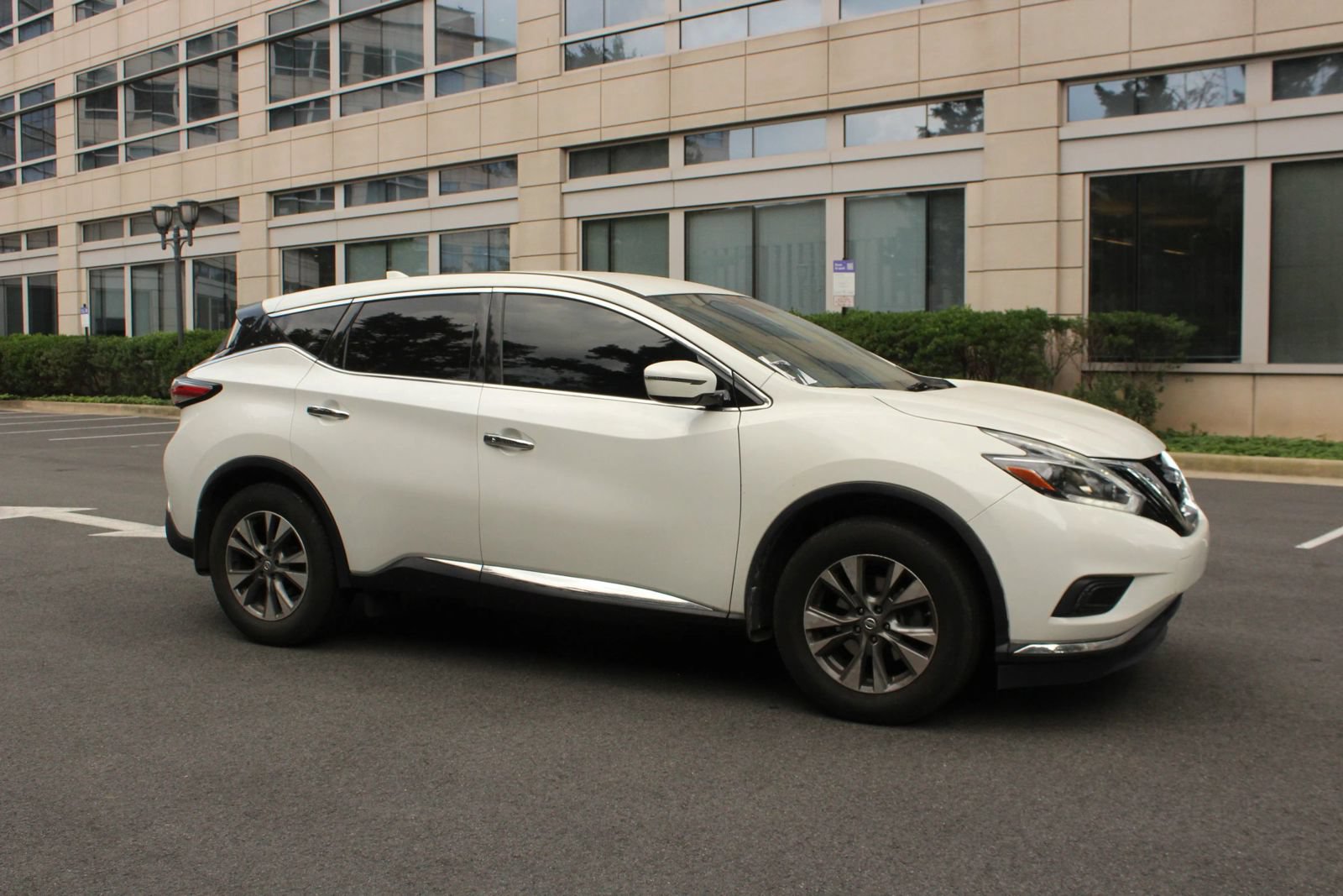 Used 2018 Nissan Murano S w/ Cargo Package FWD image 2