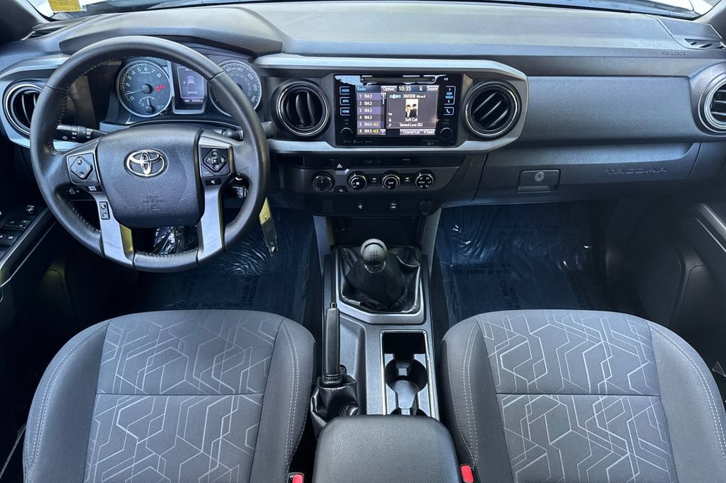Certified 2017 Toyota Tacoma TRD Off-Road AWD/4WD image 12