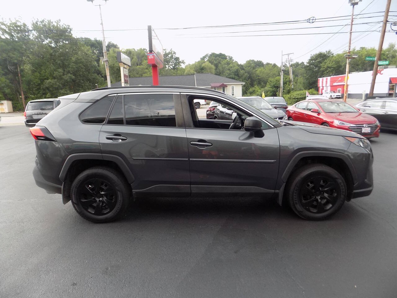 Used 2020 Toyota RAV4 LE w/ Carpet Mat Package AWD/4WD image 2