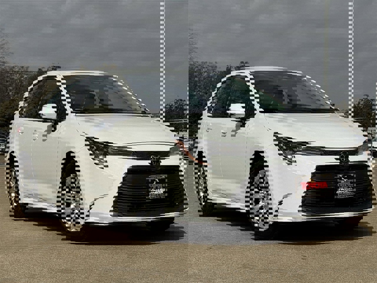 Used 2024 Toyota Corolla LE image 2