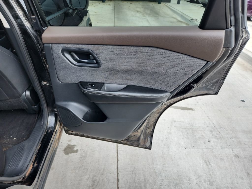 Used 2021 Nissan Rogue S image 19