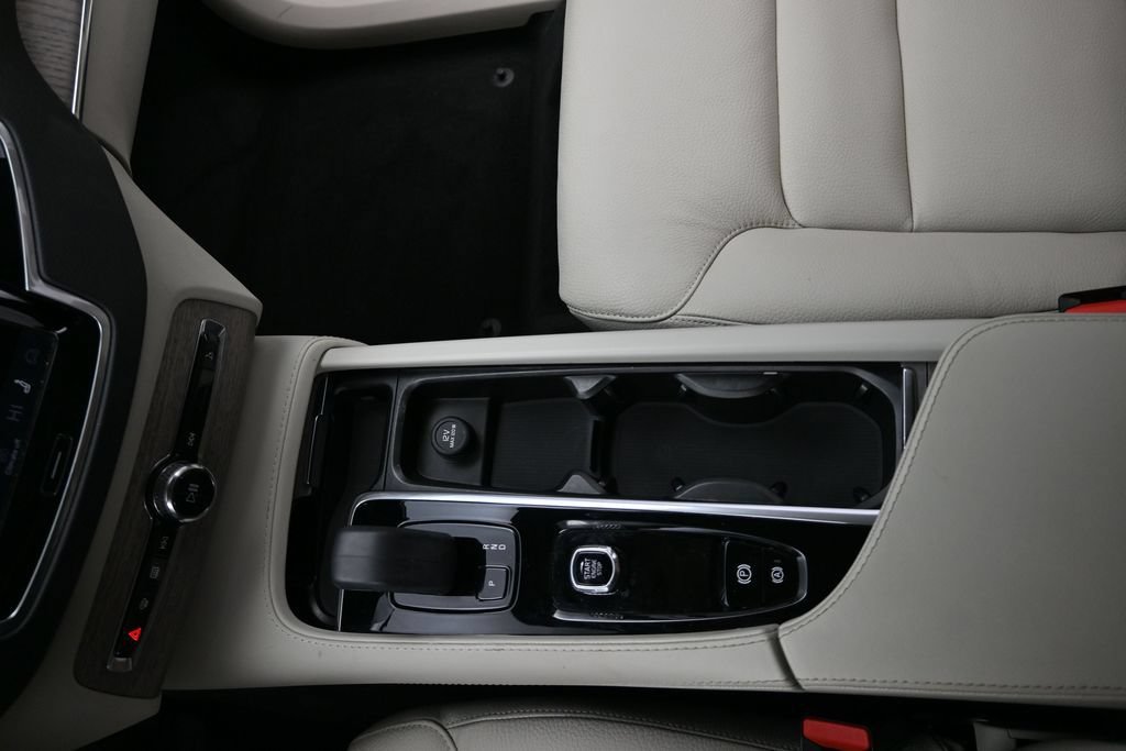 Used 2024 Volvo XC90 B6 Plus w/ Protection Package Premier AWD/4WD image 19
