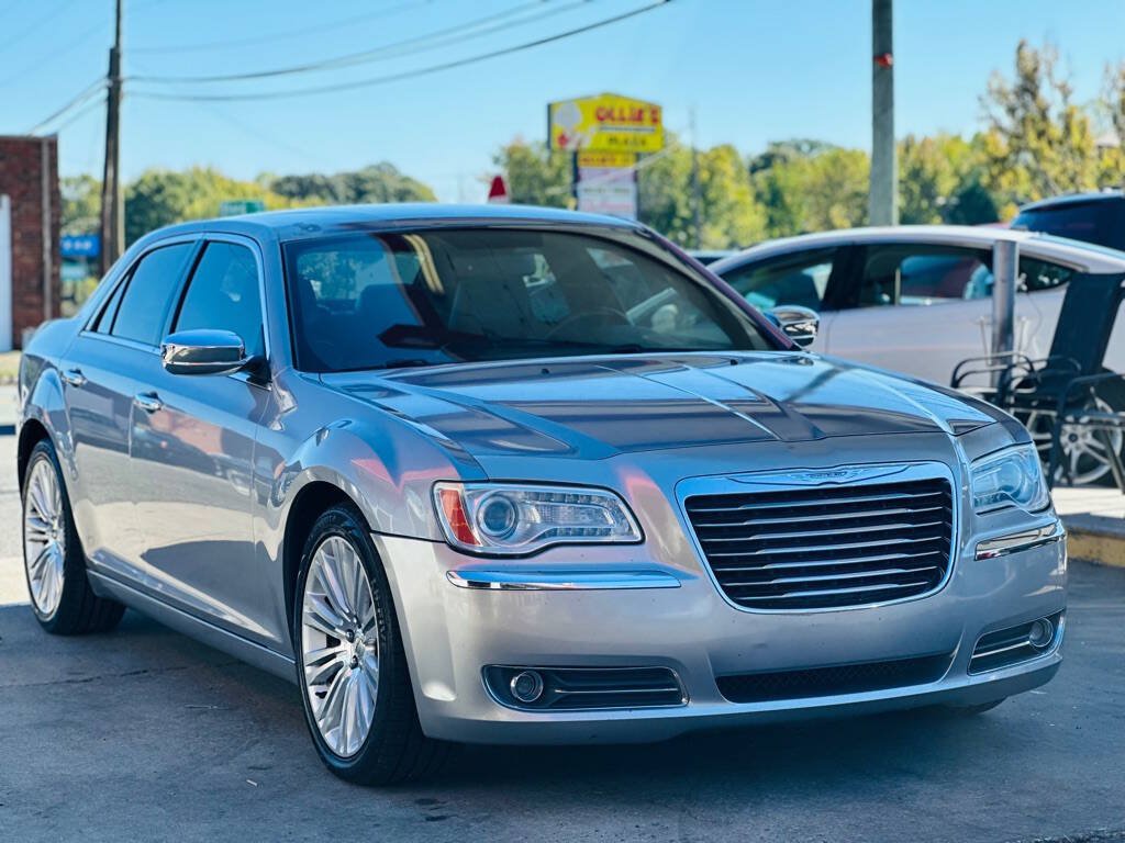 Used 2013 Chrysler 300 C RWD image 1