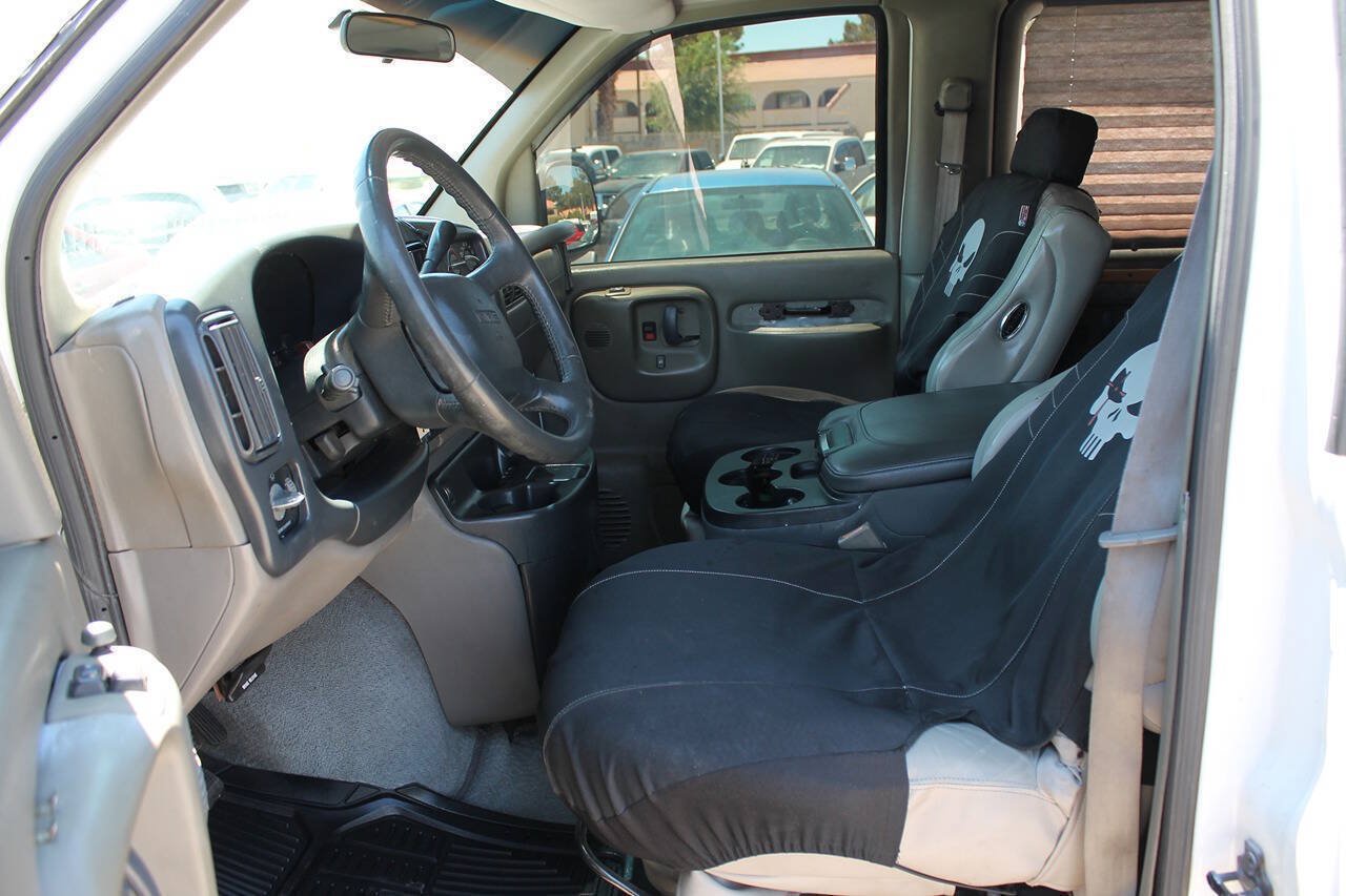 Used 2000 GMC Savana 1500 w/ Marketing Option Pkg 1SE RWD image 18
