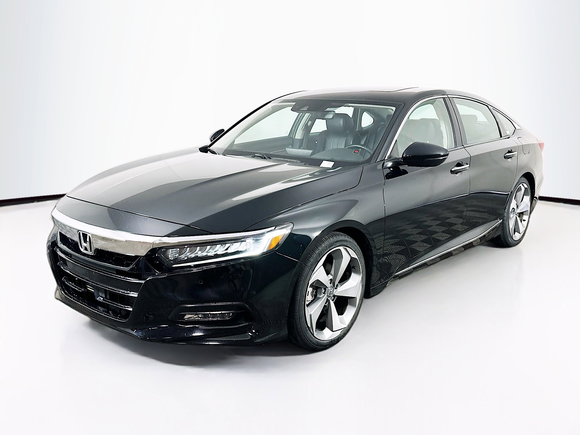 Used 2018 Honda Accord Touring image 3